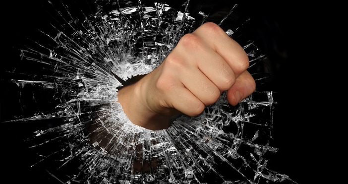 Две кражби и вещи от автомобил са регистрирали полицаите от