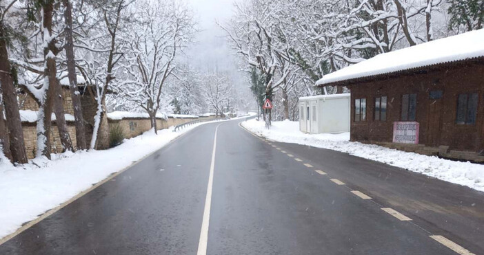 Републиканската пътна мрежа е почистена и проходима при зимни условия