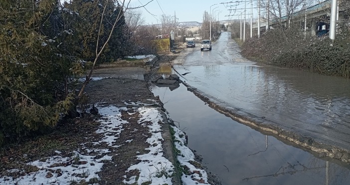 Във Варна има Остров под Аспарухов мост до който има