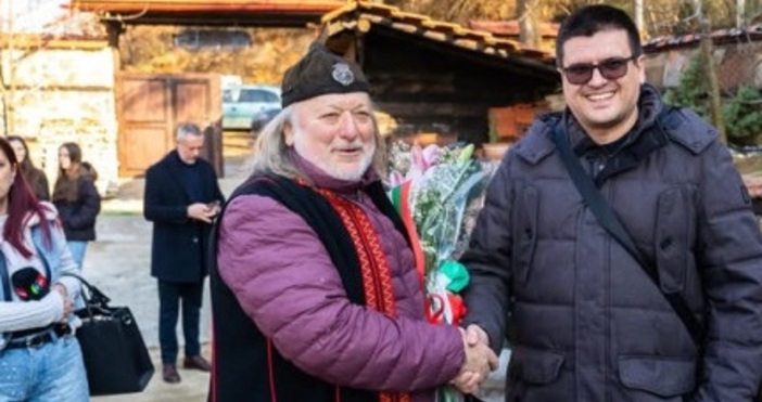 В Петрич беше открит и осветен паметникът на Васил Левски