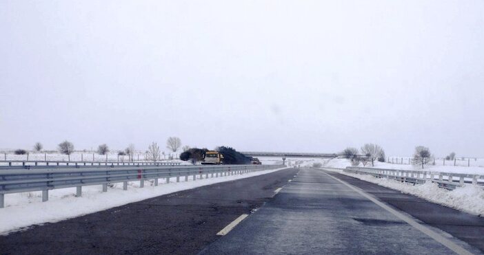 Възстановено е движението за всички автомобили по 35 километровия участък от