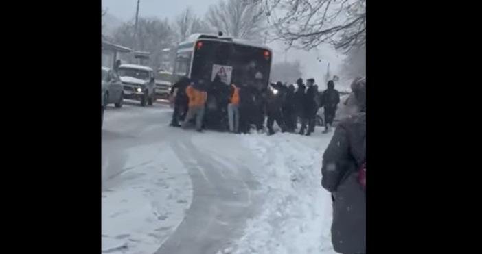 стоп кадър ФейсбукАбсурд във Варна при около 5 сантиметра