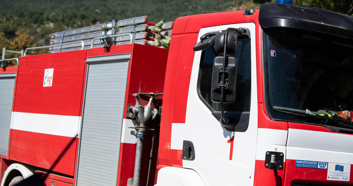 Пожар е избухнал днес следобед в производствена постройка в близост