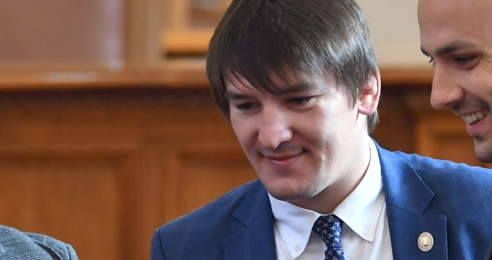 Народният представител от ГЕРБ-СДС Даниел Александров сам се е отказал