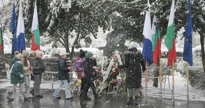 Снимки: Навършват се 152 години от обесването на Васил Левски.