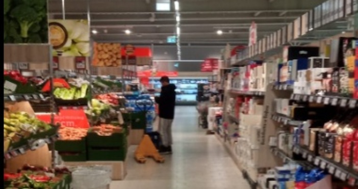 Клиенти има много във веригите в деня на втория бойкот Повечето