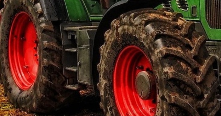 Протестиращи гръцки фермери влязоха снощи в кратък сблъсък с полицията