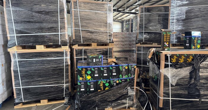Над 10 000 бутилки с райски газ са иззети при