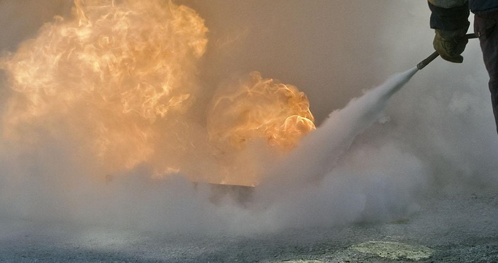 Турски водач пострада след пожар в кабината на товарния му