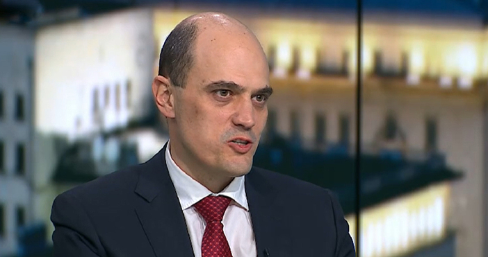 Мая Иванова Кадър БНТКато риба рак и щука определи управлението