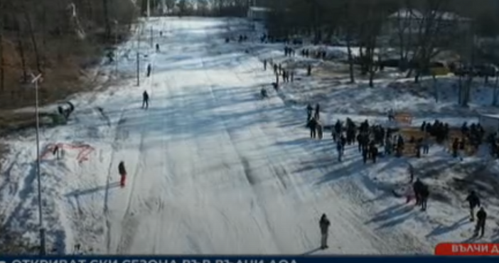кадри БНТСнегът в Североизточна България направи възможно карането на ски