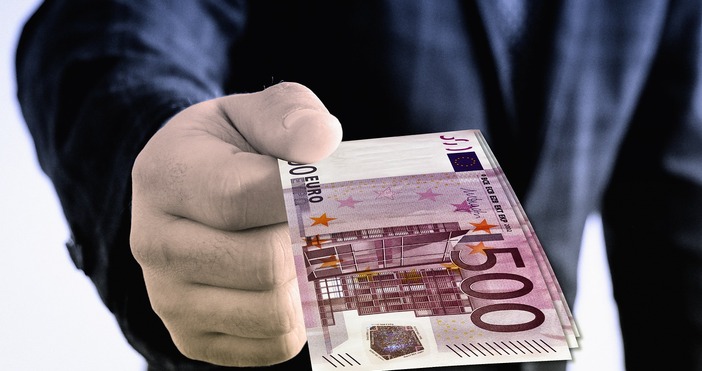 Задържната директорка на столично училище заради подкуп е пусната срещу