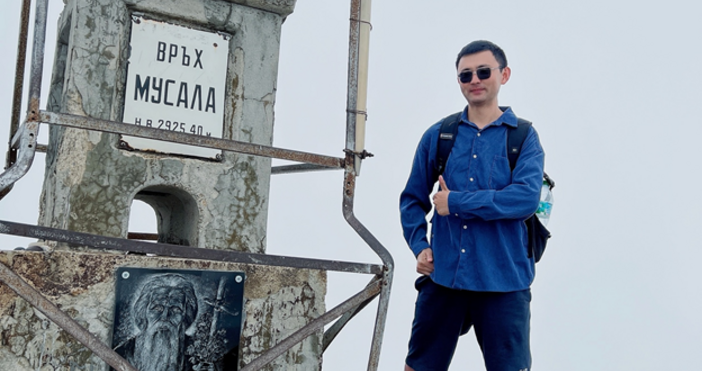 Снимки и Живко Чън живее и работи в България от