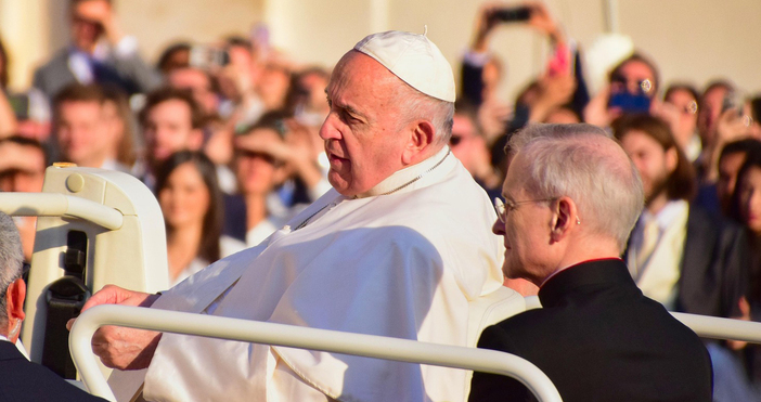 Папа Франциск призова в неделната си молитва Ангел Господен всички