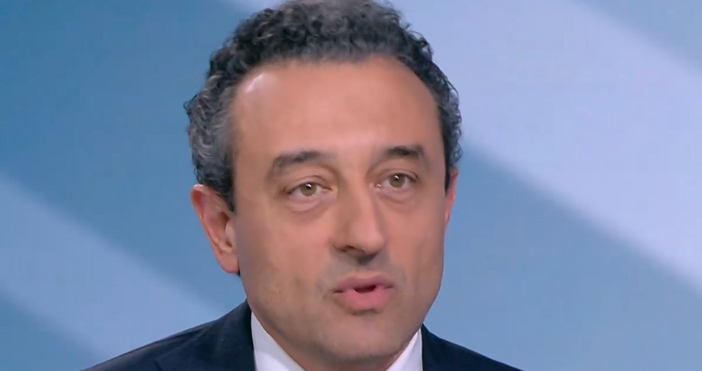 Стопкадри бТВЧленът на парламентарната група на ПП ДБ Даниел Лорер атакува