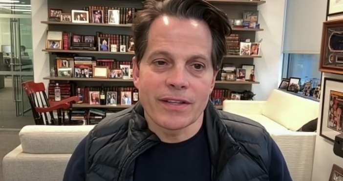 Бившият директор по комуникациите на Доналд Тръмп заяви че президентът