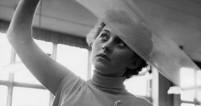 Заслугите са на Уолъс Каротърс – химик оглавяващ експерименталната лаборатория