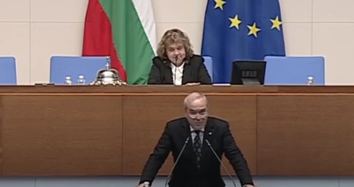 С декларация Виктор Папазов от Възраждане поиска оставка и арест