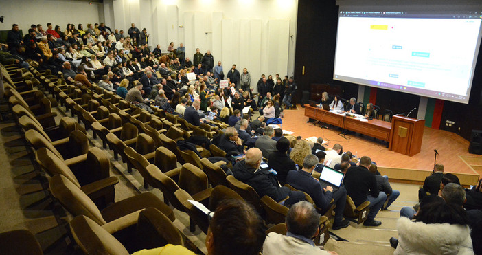 Да бъде отменено решението за вдигане на общински такси и