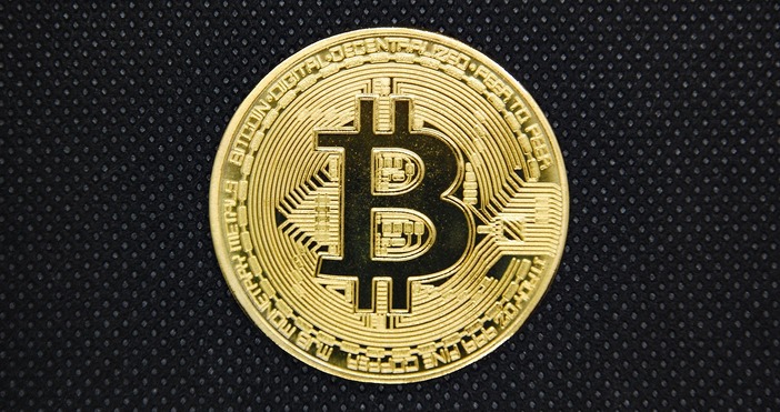 Цената на биткойна не само затвърди низходящата тенденция която при нея