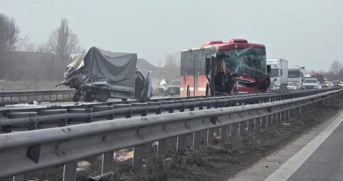 Катастрофа между автобус и камион на Северната скоростна тангента в