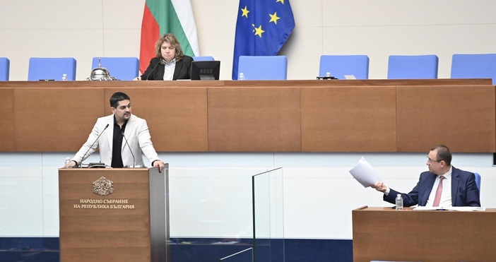 Срамно е това, което става в парламента, каза в предаването