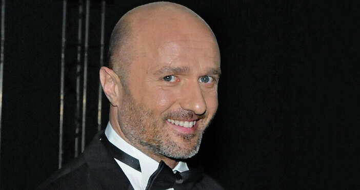 Георги Тошев е български журналист телевизионен водещ в научнопопулярната поредица по bTV Непознатите от 4 октомври