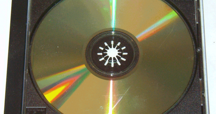 1983 г в Англия Сони Филипс и Полиграм за първи