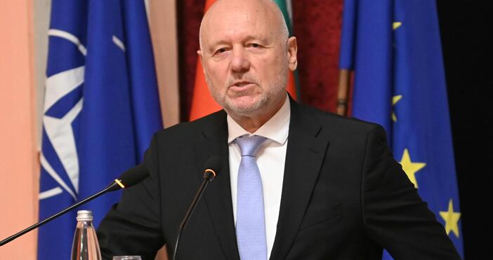 Моето впечатление е, че кръгът около президента Тръмп, може би