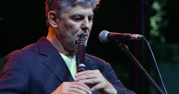 Теодосий Спасов Йорданов е български музикант виртуозен изпълнител на кавал Той първи започва да