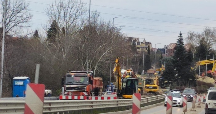 Снимки Petel bgРемонтът в участъка от входа на резиденция Евксиноград до