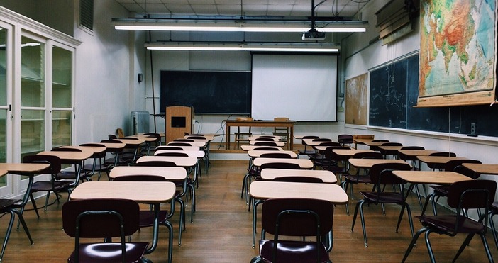 Училищата на цикладските острови Санторини Иос Аморгос и Анафи отварят