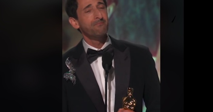 Шоуто беше открито с изпълнение на звездите от филма Злосторница