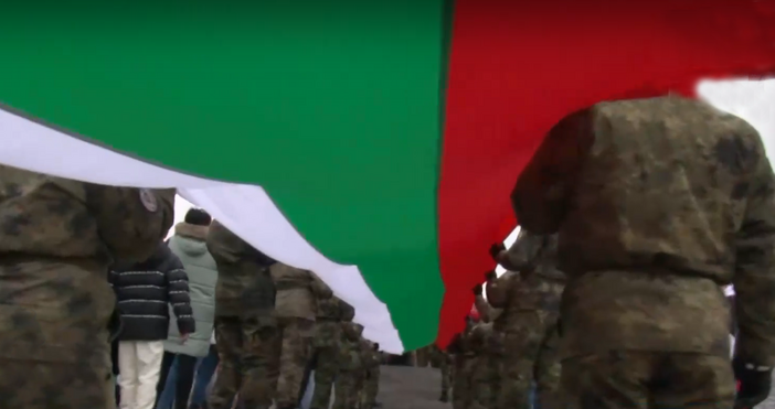 300 метрово знаме премина по улиците на Стара Загора В шествието