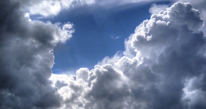 Днес през по голямата част от празничния ден и над по голямата