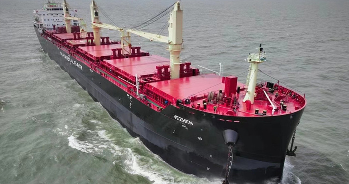 Инженерите на Латвийския радио и телевизионен център LVRTC и екипажът