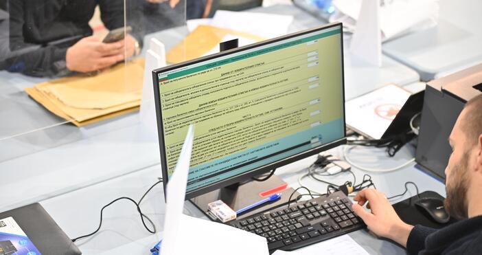 Централната избирателна комисия реши да възложи на Информационно обслужване въз