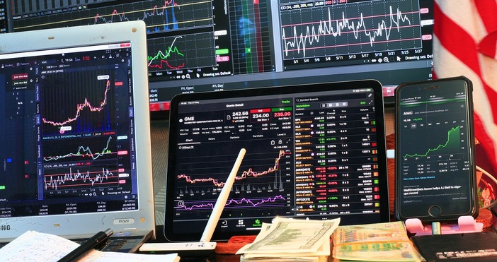 Президентът на САЩ Доналд Тръмп заплашва с големи мита двата