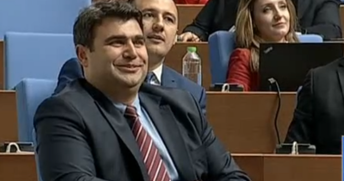 Депутатите приеха на първо четене законите за бюджетите на общественото