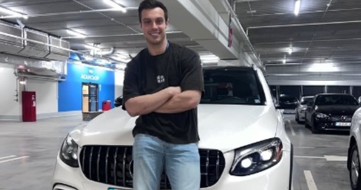 Актьорът Филип Буков е известен със страстта си по автомобилите Сега