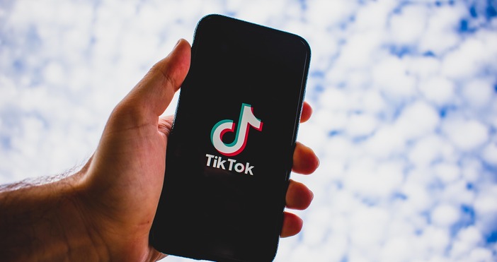 Албанският кабинет реши днес да забрани социалната платформа ТикТок TikTok