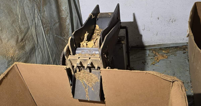 Снимки МВРНелегален цех за рязане на тютюн в къща е