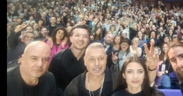 Пълна бе зала 1 на ФКЦ във Варна за концерта  Господи