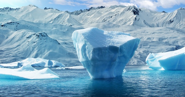 Най големият айсберг в света заседна край британския остров Южна Джорджия
