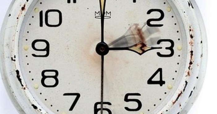 Голям хаос настана със смяната на часовото време заради лавината