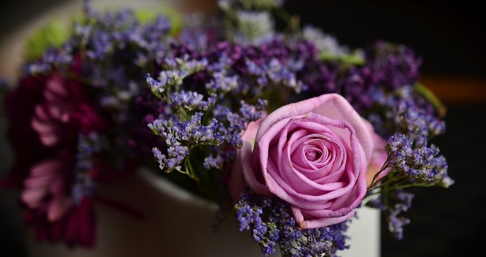 От незапомнени времена цветята носят разнообразни символи и послания Те предават