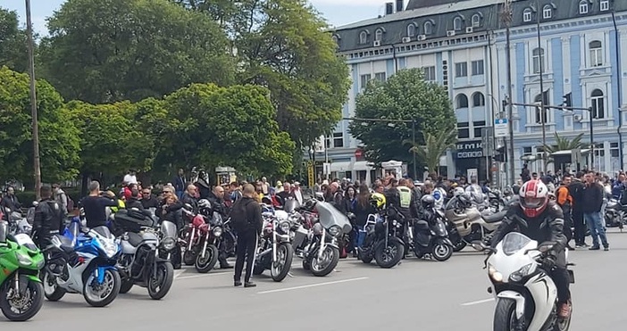 Петел бг архивДамското мото общество във Варна организира мото обиколка посветена