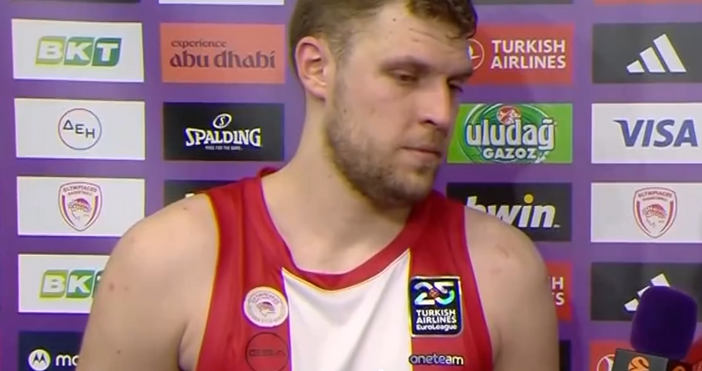 Българският баскетболист Александър Везенков говори след победата на клубния