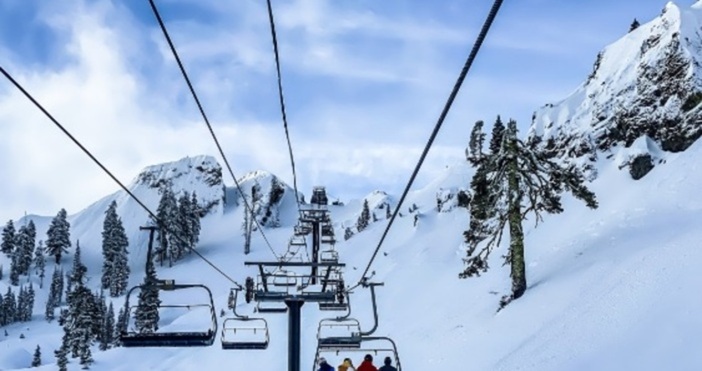 илюстрация 6 годишно дете падна от седалков лифт и 8 метра