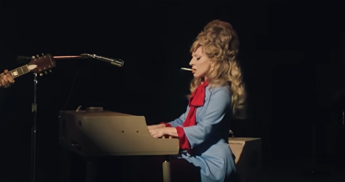 стоп кадър ЮтубЛейди Гага която е сгодена за Майкъл Полански